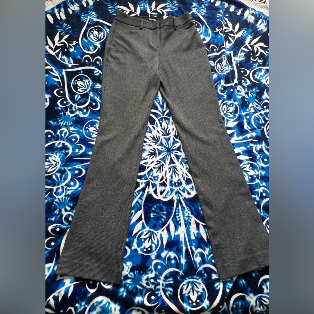 Express Mid Rise Barely Bootcut Columnist Pant